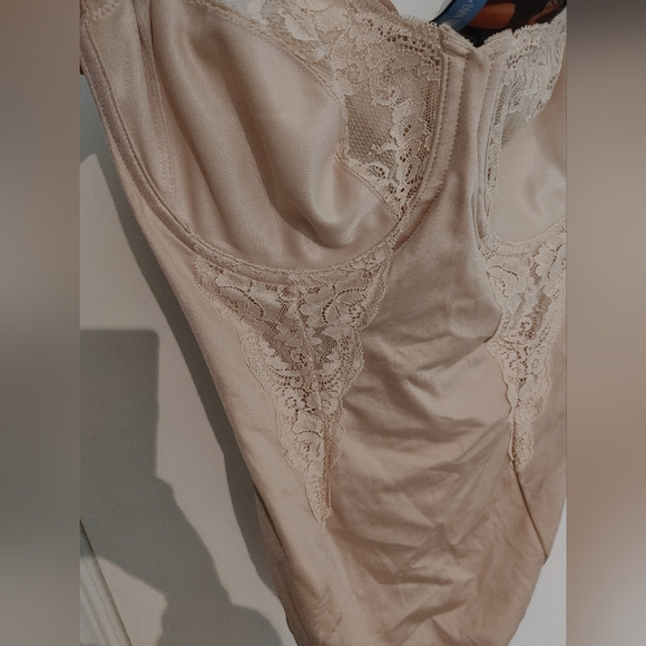 Maidenform Body Shaper Bodysuit SZ.40 C NWT - Picture 4 of 9